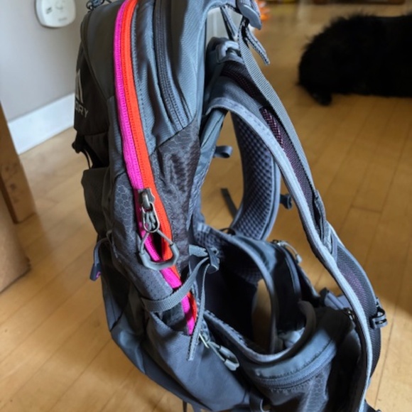 Backpack - Gregory Maya 16L.  Mercury Grey - Picture 4 of 7